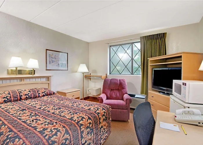 Super 8 By Wyndham Stamford/New York City Area
